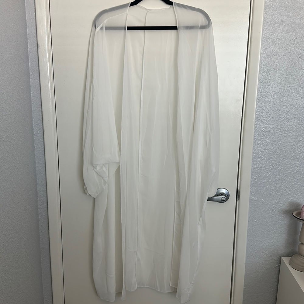 Gauze-White Kimono with Glitter Cuffs